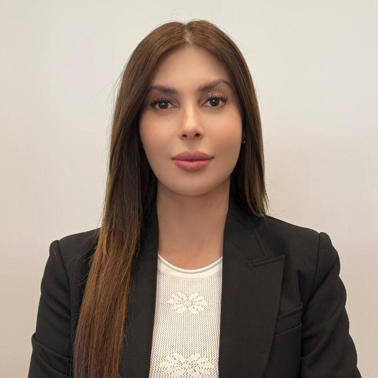 Roxanna Nazar, Case Manager